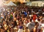 Milhares de foliões marcam presença no primeiro dia de carnaval em Atalaia