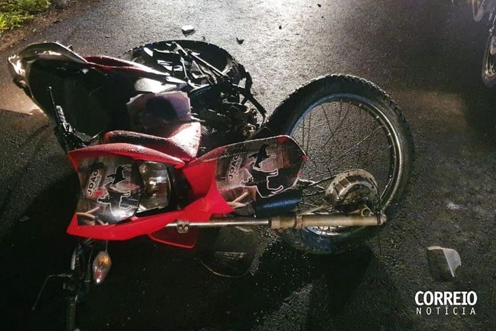 Colisão entre carro e moto deixa homem morto e duas mulheres gravemente feridas na AL-220