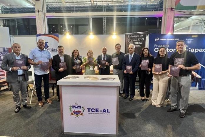 TCE/AL realiza lançamento oficial do livro sobre Graciliano Ramos durante Congresso da AMA