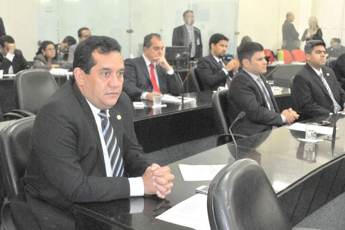 Grupo governista ficará dividido em duas composições para federal