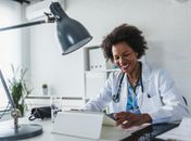 Hapvida abre vagas para médicos na área de telemedicina