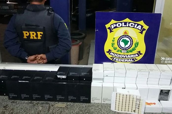 Mais de 100 celulares falsificados foram apreendidos