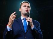 Governo Trump ameaça revogar visto de brasileiro que comemorou a morte de Charlie Kirk