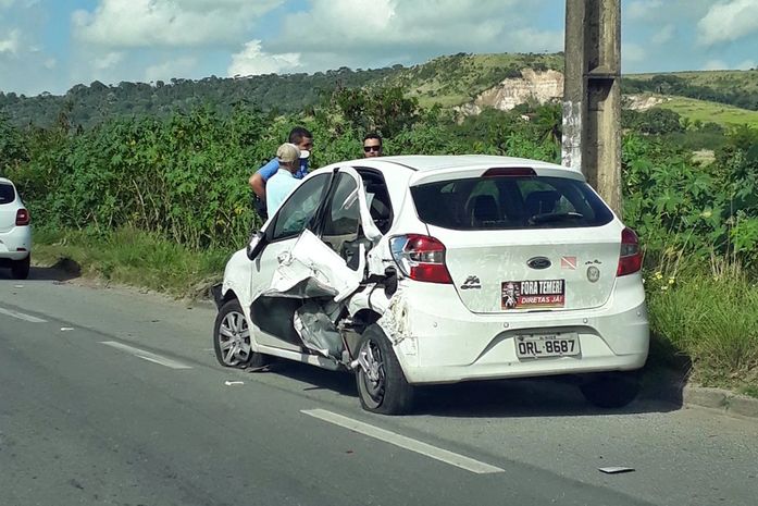Veículo foi atingido
