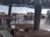 Barracas ficaram alagadas após Chef aumentar vazão do Rio São Francisco.