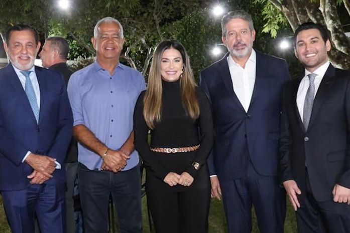 Prefeita Angela Vanessa acompanha início dos trabalhos de pavimentação asfáltica que contou com apoio do deputado Athur Lira