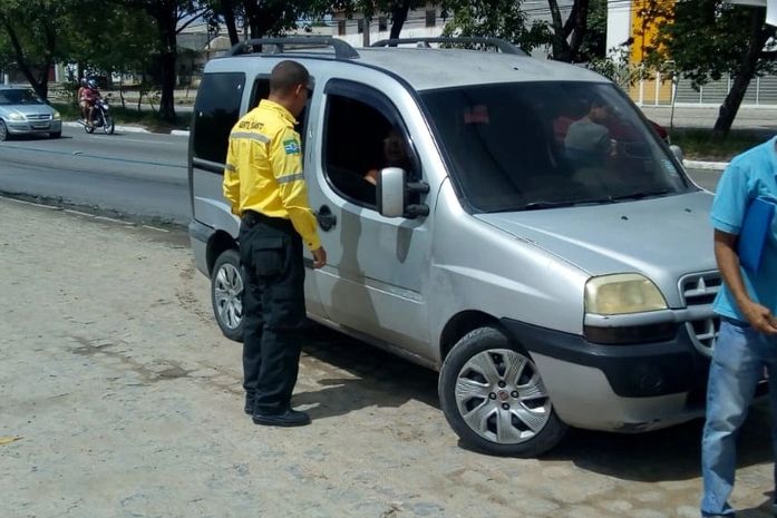 Mais de 120 veículos de transporte clandestino são autuados pela SMTT