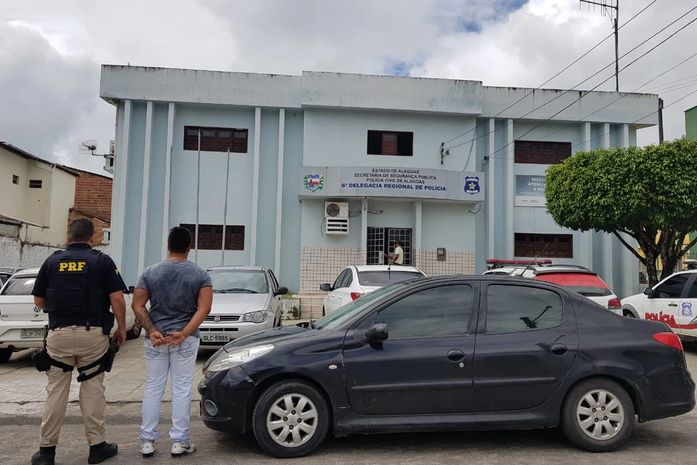 Motorista é preso pela PRF com veículo roubado