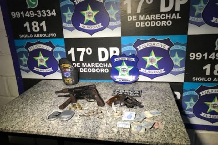 Polícia prende dupla suspeita de tráfico com metralhadora em Marechal Deodoro