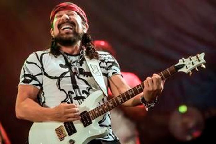 Bell Marques relembra sucessos no dia 12 de agosto