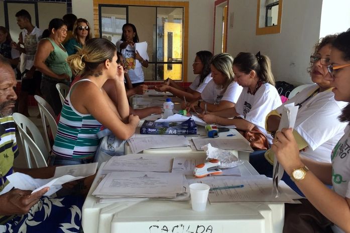 Famílias que viviam no Jaraguá vão para casas alugadas