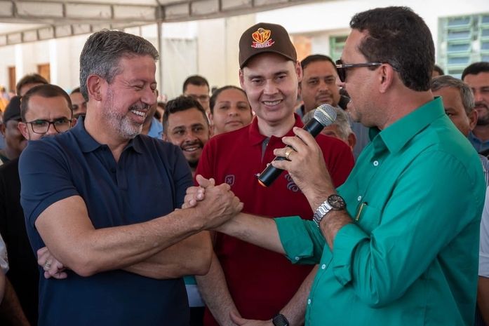 Em Limoeiro, Arthur Lira realiza entregas no distrito Pé Leve e destaca empenho em atender demandas rumo ao desenvolvimento de AL