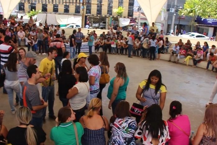 Professores da rede municipal de ensino em greve podem ter salários cortados em Arapiraca