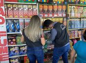 Com diversas irregularidades, barracas de fogos de artifícios são interditadas em Maceió 
