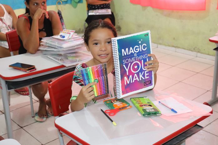 Prefeitura de São José da Laje realiza entrega de kits de material escolar para alunos da rede municipal de ensino