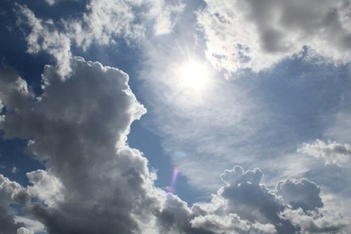 Previsão é de sol entre nuvens