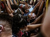 Imagens mostram transporte público lotado