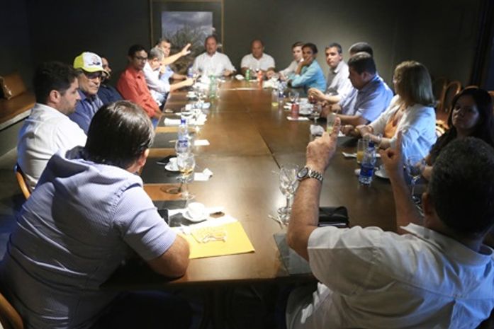 Liderados pelo deputado Antonio Albuquerque, prefeitos do PTB decidem disputar presidência da AMA