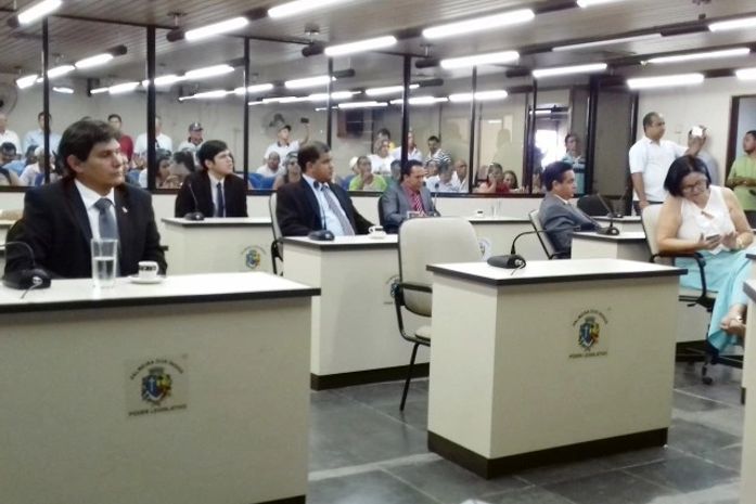 Vereadores rejeitam veto de Julio Cezar e aprovam aumento salarial em Palmeira