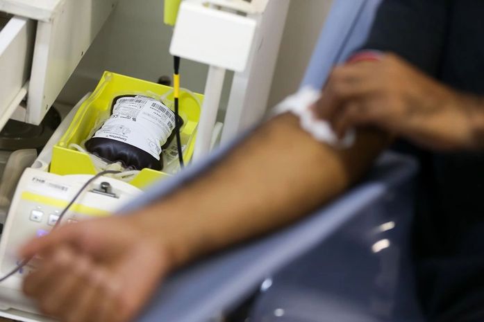 Anvisa revoga resolução que proibia doação de sangue por homens gays