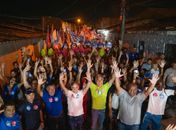 Rafael Brito destaca transporte gratuito em caminhada pelos conjuntos Rosane Collor e Colina 2