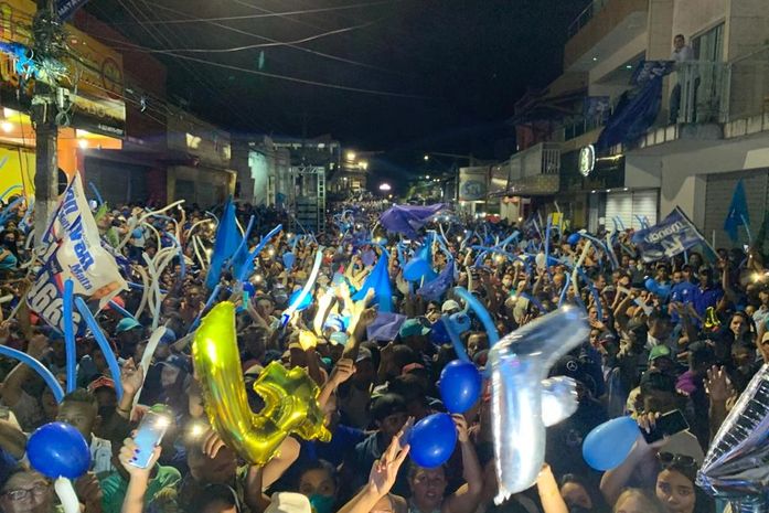 Candidato à reeleição encerra Campanha em grande estilo ao som de “Mandu é Show!!!” pela multidão que lotou a Praça