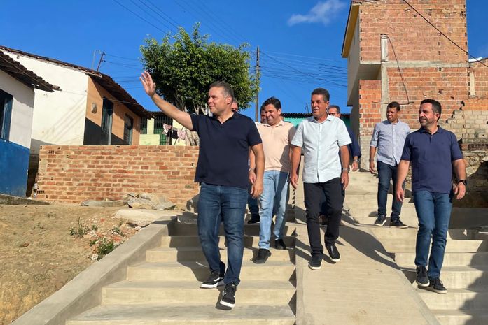 Prefeito de Branquinha e Governador visitam ruas pavimentadas pelo Minha Cidade Linda