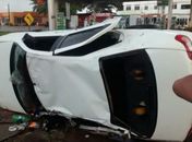 Carro capotado