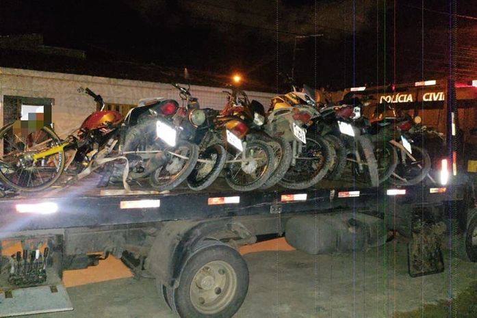Desmanche de motos roubadas funcionava dentro de residência na parte alta de Maceió
