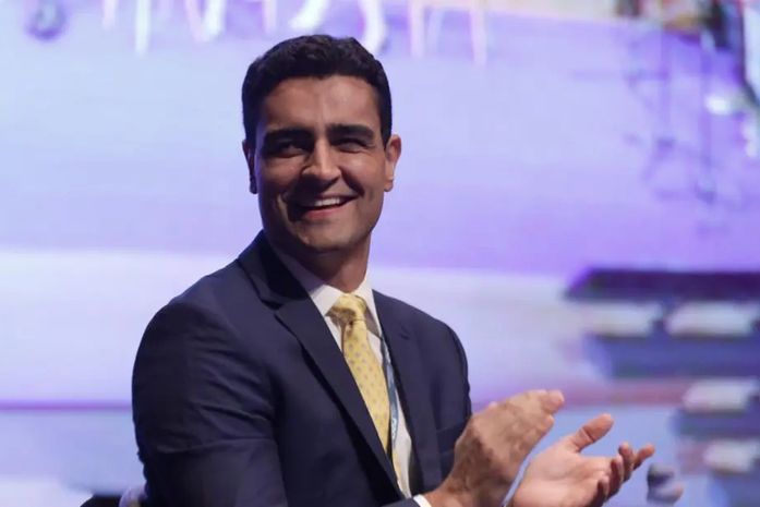 JHC se equilibra entre Lula e Bolsonaro