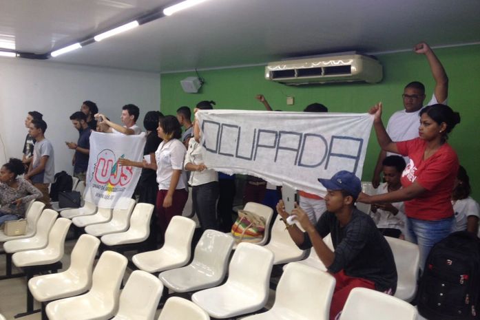 alunos ocupam Câmara de Arapiraca