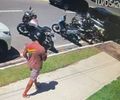 Moto é roubada na frente de confeitaria na Nova Orla da Pajuçara; câmeras de segurança registraram a ação  