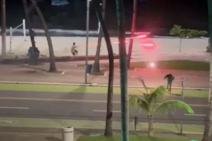 Jovens que fizeram ‘duelo’ com fogos de artifício na Ponta Verde são identificados, diz SSP