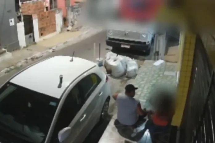 Homem agride mulher após tentativa de estupro