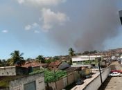 Fumaça foi vista de bairros vizinhos 