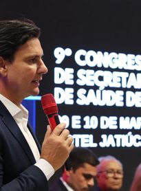 AMA reforça protagonismo dos municípios na saúde durante abertura do 9º Congresso do Cosems-AL
