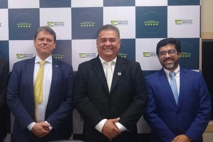 Prefeito George Clemente apresenta ao Ministro da Infraestrutura solução para a cratera na BR-101