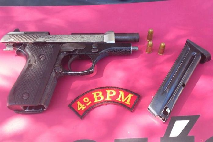Pistola apreendida com menor