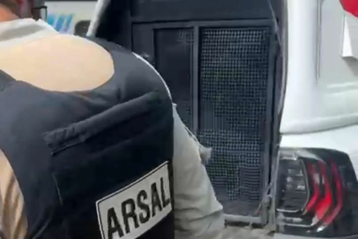 Mulher denuncia assédio sexual em transporte complementar e suspeito é preso em flagrante