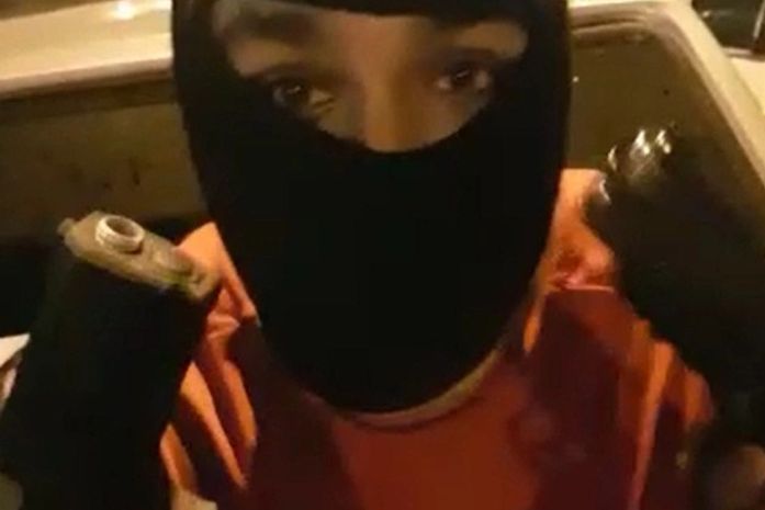 Eleitor alagoano mostra armas; vídeo viralizou