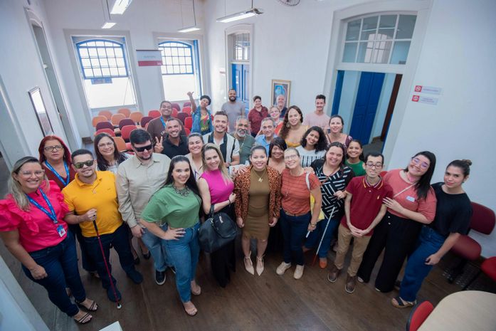 Reunião de escritores que vão expor suas obras no estande da Secult na Bienal