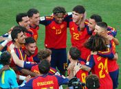 Espanha conquista a Copa! E um implacável massacre na imprensa brasileira