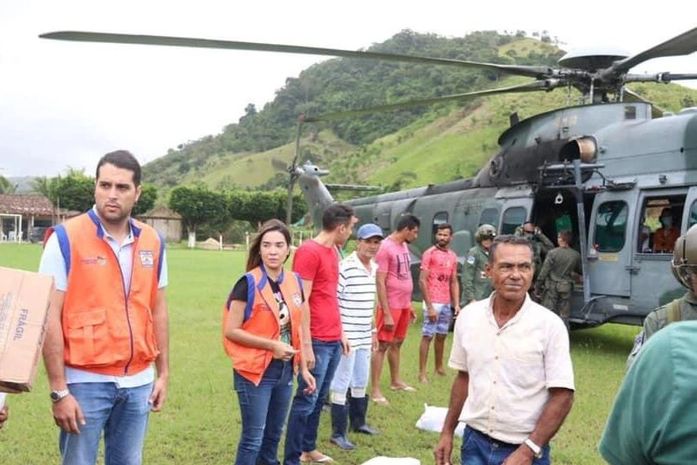 Com apoio da Força Aérea Brasileira, prefeitura de Santana de Mundaú leva mantimentos e medicamentos à comunidade