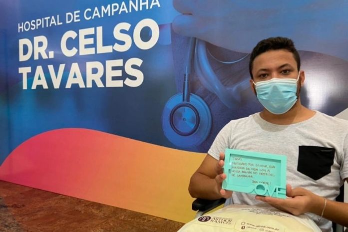 Tiago Silva foi internado no Hospital de Campanha no dia em que a unidade foi reaberta e, após 3 dias em tratamento, foi o primeiro a receber alta médica