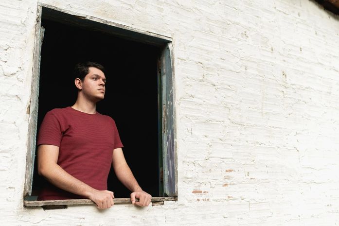 Rafael Brito lança livro com histórias emocionantes de transformação por meio da educação