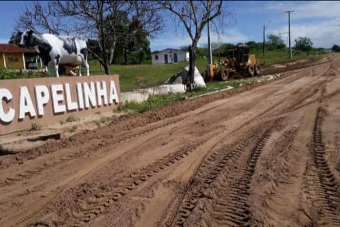 Máquinas e homens estão constantemente na zona rural viabilizando melhor condições nas estradas vicinais que cortam o município 