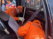  Jiboia Arco-Íris é encontrada dentro de um carro em Arapiraca  