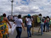 Com visitas suspensas há 9 meses, esposas protestam novamente na Rodovia AL-220