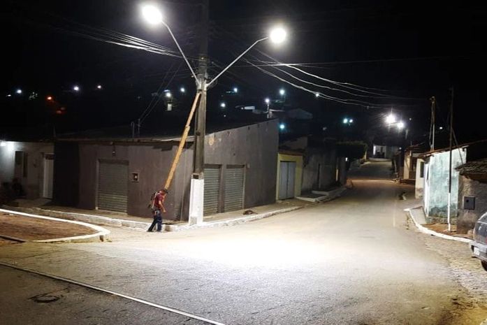Prefeitura de Branquinha conclui instalação de lâmpadas de LED no centro da cidade