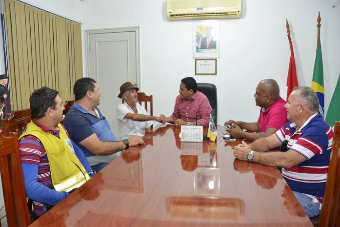 Júlio Cezar recebeu lideranças das referidas localidades que serão beneficiadas com água encanada